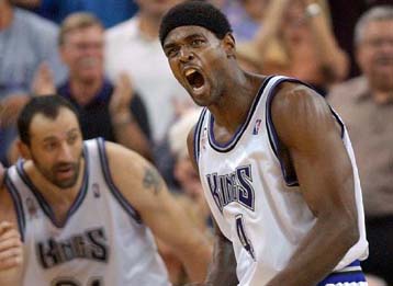 Νίκη των Κίνγκς επί των Μάβερικς μέσα στο Ντάλας – Μείωσαν σε 2-1 οι Χόρνετς