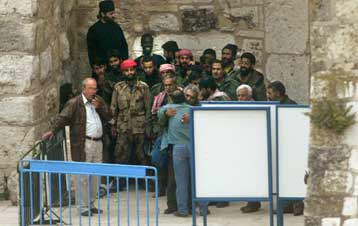 Ολοκληρώθηκε η αποχώρηση των Παλαιστίνιων από το Ναό της Γεννήσεως στη Βηθλεέμ