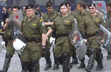 Μέτρα ασφαλείας υπό όρους για το 2004 από το Νομικό Συμβούλιο του Κράτους