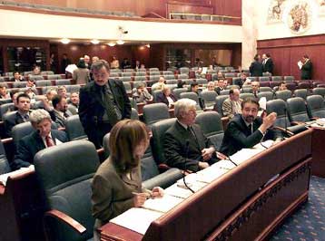 Προς εφαρμογή της συμφωνίας της Οχρίδας στην ΠΓΔΜ με την προώθηση 16 νόμων