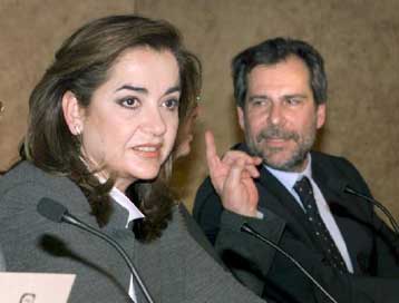 Αγνοια καταλογίζει στην Ντ.Μπακογιάννη ο Χ.Παπουτσής, στοίχημα ο Δήμος δηλώνει η Ντόρα