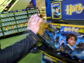 Πανικός στη Βρετανία στην επίσημη πρώτη του βίντεο και DVD του Χάρι Πότερ