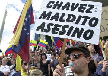 Χιλιάδες άτομα διαδήλωσαν κατά του Τσάβες στο Καράκας