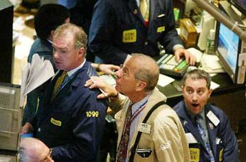 Σε «άμυνα» το δολάριο – Εντείνονται οι ανησυχίες για την αμερικανική οικονομία