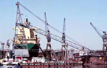 Αναβλήθηκε η υπογραφή για τη σύμβαση πώλησης των Ναυπηγείων Σκαραμαγκά