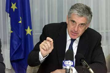 Νέες πιέσεις από την ΕΕ για την άρση των ελληνικών επιφυλάξεων στον ευρωστρατό