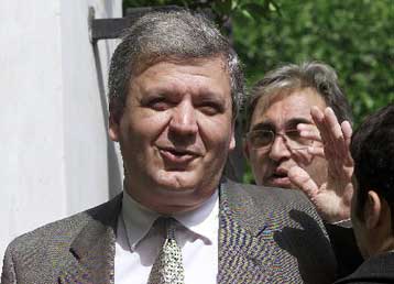 Πόλεμος δηλώσεων κυβέρνησης και ΝΔ για τα «μάτια» της Αριστεράς