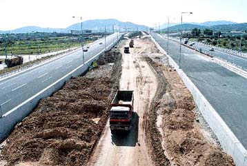 Δημοτικοί σύμβουλοι και πολίτες της Αθήνας κατά του προαστιακού σιδηροδόμου