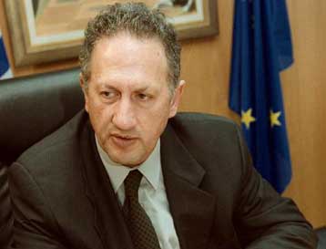 Η κυβέρνηση εξετάζει την αύξηση του ορίου ηλικίας για πρόσληψη στο Δημόσιο στα 55