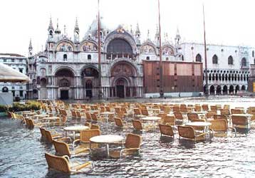 Τα αντιπλημμυρικά έργα στη Βενετία δεν λύνουν το πρόβλημά της, σύμφωνα με μελέτη
