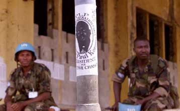 Στις κάλπες οι πολίτες της Σιέρα Λεόνε έπειτα από δέκα χρόνια βάναυσου εμφυλίου