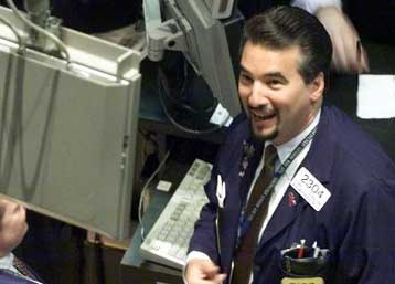 Ράλι στη Γουόλ Στριτ την Τρίτη μετά την αύξηση των λιανικών πωλήσεων τον Απρίλιο