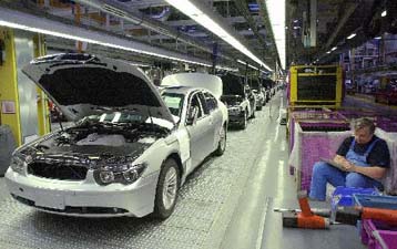 Υποχώρησε η παραγωγικότητα στην ΕΕ σε σχέση με τις ΗΠΑ, προειδοποιεί η Κομισιόν