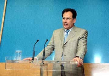 Πρόεδρο με καθολική ψηφοφορία από τη βάση να εκλέγει το ΠΑΣΟΚ προτείνει το Εκτελεστικό