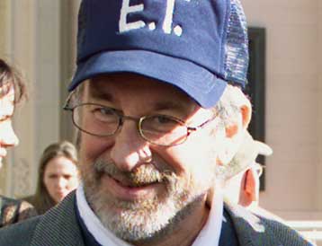 Ο Στίβεν Σπίλμπεργκ πήρε το πτυχίο του έπειτα από 33 χρόνια