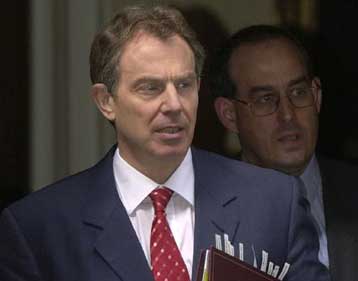 Πρέπει να ξεφορτωθούμε τον Σαντάμ Χουσεΐν, δηλώνει για μία ακόμη φορά ο Τόνι Μπλερ