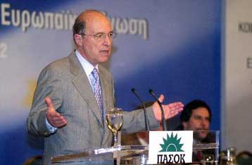 Ισχυρή ΕΕ σημαίνει ισχυρή Ελλάδα, τόνισε ο Σημίτης – «Όχι» στο κείμενο της Αγκυρας