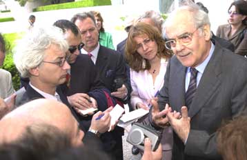 Μετακίνηση στις θέσεις των ΗΠΑ για το θέμα του ευρωστρατού «βλέπει» ο Απ.Κακλαμάνης