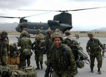 Σε καραντίνα στρατιώτες σε βάση του Αφγανιστάν λόγω 18 κρουσμάτων μεταδοτικού πυρετού