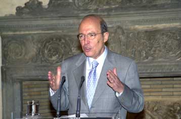 Εγρήγορση και ομοψυχία στην αντιμετώπιση των εθνικών θεμάτων, ζήτησε ο Κ.Σημίτης