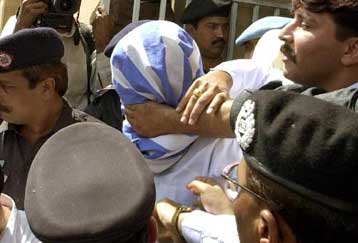 Στα ίχνη της σορού του δημοσιογράφου Ντάνιελ Περλ η αστυνομία του Πακιστάν