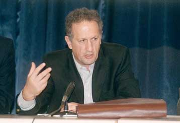 «Όνειρα θερινής νυκτός» τα περί διαδοχής Σημίτη, δηλώνει ο Κ.Σκανδαλίδης