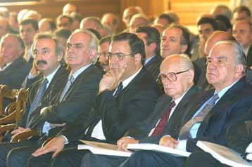 Δεν αναβαθμίζει την Ελλάδα η Moodys, σύμφωνα με την SSSB