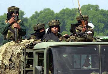 Δεκατέσσερις Ινδοί στρατιώτες νεκροί από επίθεση στο Κασμίρ