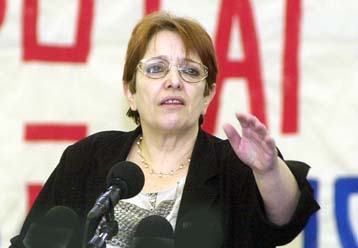 Ούτε ΠΑΣΟΚ ούτε ΝΔ στο δεύτερο γύρο των δημοτικών δηλώνει η Α.Παπαρήγα