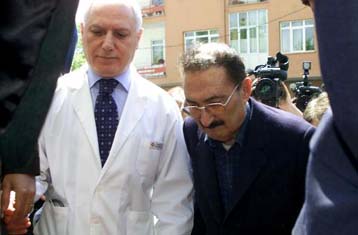 Από το νοσοκομείο συνεχίζει να ασκεί τα καθήκοντά του ο Μπουλέντ Ετζεβίτ