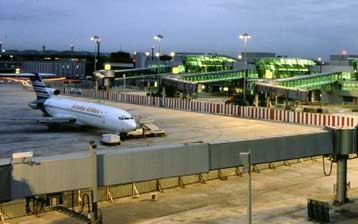 Σε αστυνομικό «κλοιό» το αεροδρόμιο της Κωνσταντινούπολης υπό το φόβο αεροπειρατίας