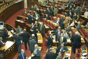 Συζήτηση στη Βουλή για το νομοσχέδιο περί βασικού μετόχου σε ΜΜΕ