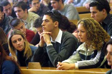 Διάσταση απόψεων μεταξύ πρυτάνεων και καθηγητών για τις απεργίες στα ΑΕΙ