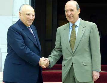 Αναμένεται σκληρή στάση Σημίτη στα εθνικά θέματα με αφορμή και την επίσκεψη Κληρίδη