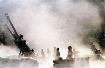 Νέοι βομβαρδισμοί στα σύνορα Ινδίας-Πακιστάν «δυναμιτίζουν» την κατάσταση