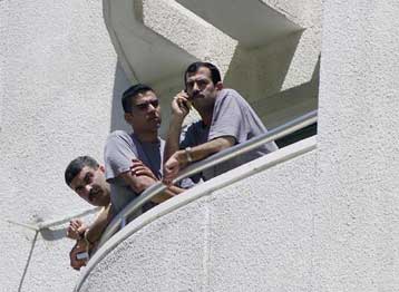 Σε καθεστώς πλήρους ελευθερίας οι δύο Παλαιστίνιοι στην Ελλάδα, είπε ο Χ.Πρωτόπαππας