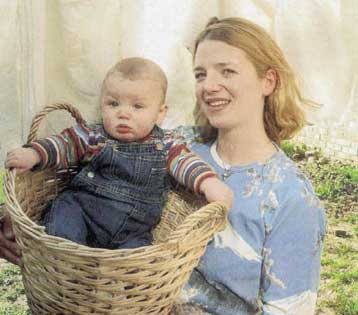 Στην εργασία ωθεί τις Ελληνίδες η απόκτηση παιδιού, σύμφωνα με τη Eurostat