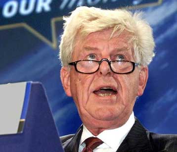 Για τον πληθωρισμό και την αργή ανάκαμψη στην ευρωζώνη προειδοποιεί ο Ντούιζενμπεργκ