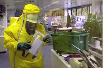 Συναγερμός στο ΔΝΤ λόγω φακέλων που ενδεχομένως περιείχαν το βακτήριο του άνθρακα