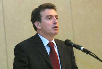 Τέλος στους αστυνομικούς με πολιτικά στις διαδηλώσεις, υποσχέθηκε ο Μ.Χρυσοχοΐδης