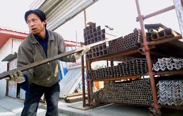 Στο «χορό» των δασμών σε αμερικανικά προϊόντα χάλυβα μπαίνει τώρα και η Κίνα