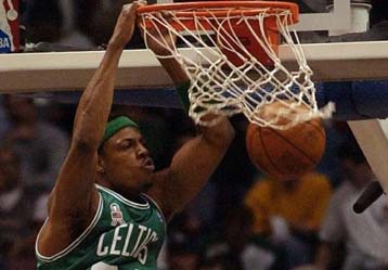 Έλαμψε το άστρο του Αντουάν Γουόκερ – Oι Σέλτικς νίκησαν τους Νετς και έκαναν το 1-1