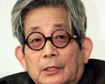 Κατά της γραμμής Μπους – Μπλερ για την τρομοκρατία ο Ιάπωνας νομπελίστας Κενζαμπούρο Οέ