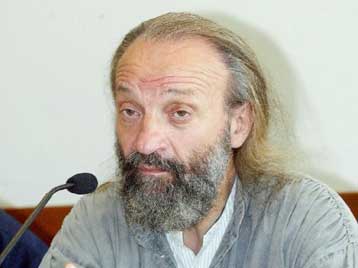 «Υλικό Μήδειας» για δύο βραδιές στο Βασιλικό Θέατρο από τον Ανατόλι Βασίλιεφ