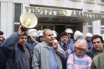 Σοβαρά κυκλοφοριακά προβλήματα στο κέντρο, εξαιτίας συγκεντρώσεων εργαζομένων