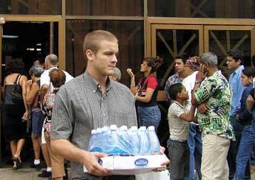 Εμφιαλωμένο νερό με προσθήκη νικοτίνης σύντομα στην «υπηρεσία» των καπνιστών