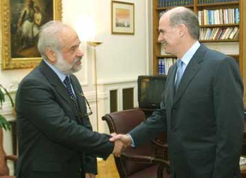 Διαψεύδει το ΥΠΕΞ ότι Ελλάδα και ΠΓΔΜ βρίσκονται κοντά σε λύση για την ονομασία