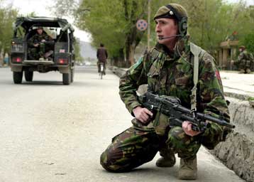 Παρατείνεται για έξι ακόμη μήνες η παραμονή της ISAF στο Αφγανιστάν