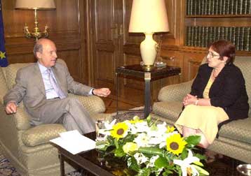 Γενική η διαφωνία του ΚΚΕ στην εξωτερική πολιτική της κυβέρνησης, τόνισε η Αλ.Παπαρήγα