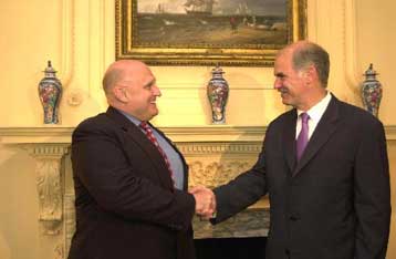 Κυπριακό και ευρωστρατός επί τάπητος στη συνάντηση Γ.Παπανδρέου – Ρ.Αρμιτάζ